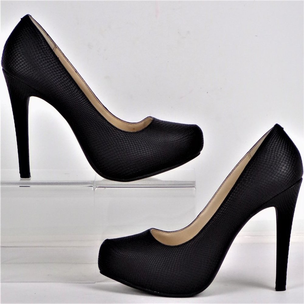 JESSICA SIMPSON 5M black faux-snakeskin ultra-high-heel hidden-platform pumps